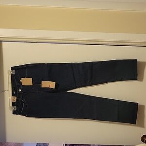 NWT: Levi's Mid Rise Skinny Petite Jeans
